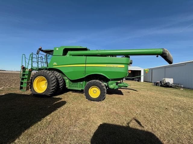 Image of John Deere S670 equipment image 1