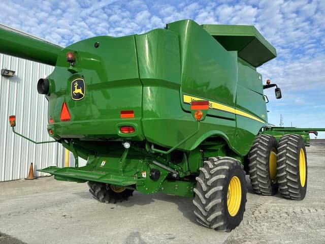 Image of John Deere S670 equipment image 4