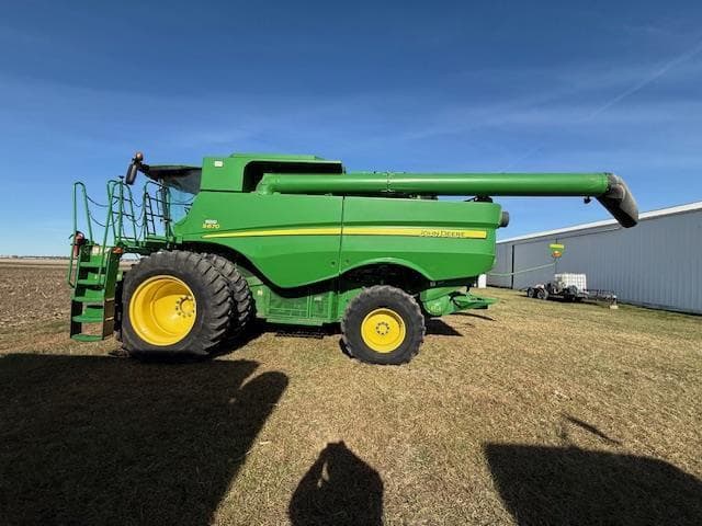 Image of John Deere S670 equipment image 3