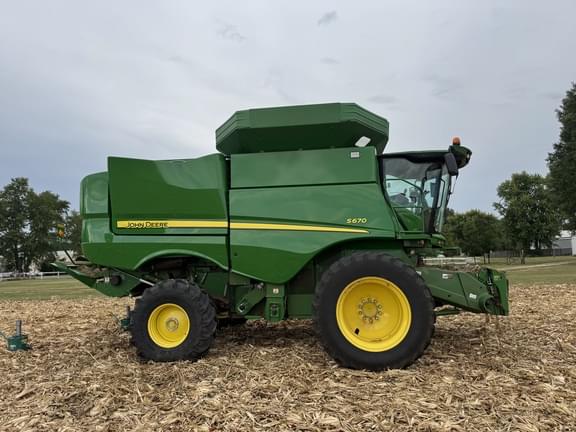 Image of John Deere S670 equipment image 1