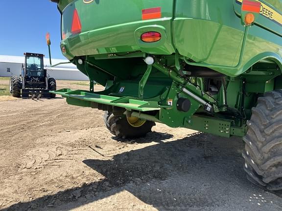Image of John Deere S670 equipment image 4