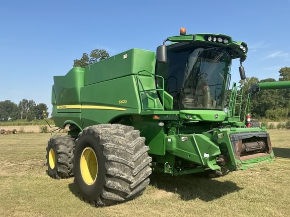 2015 John Deere S670 Equipment Image0