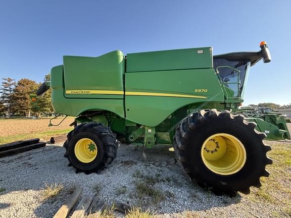 Image of John Deere S670 equipment image 1