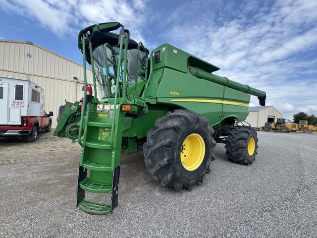 Image of John Deere S670 equipment image 1