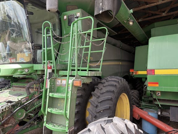2015 John Deere S670 Equipment Image0