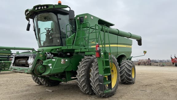 Main image John Deere S670