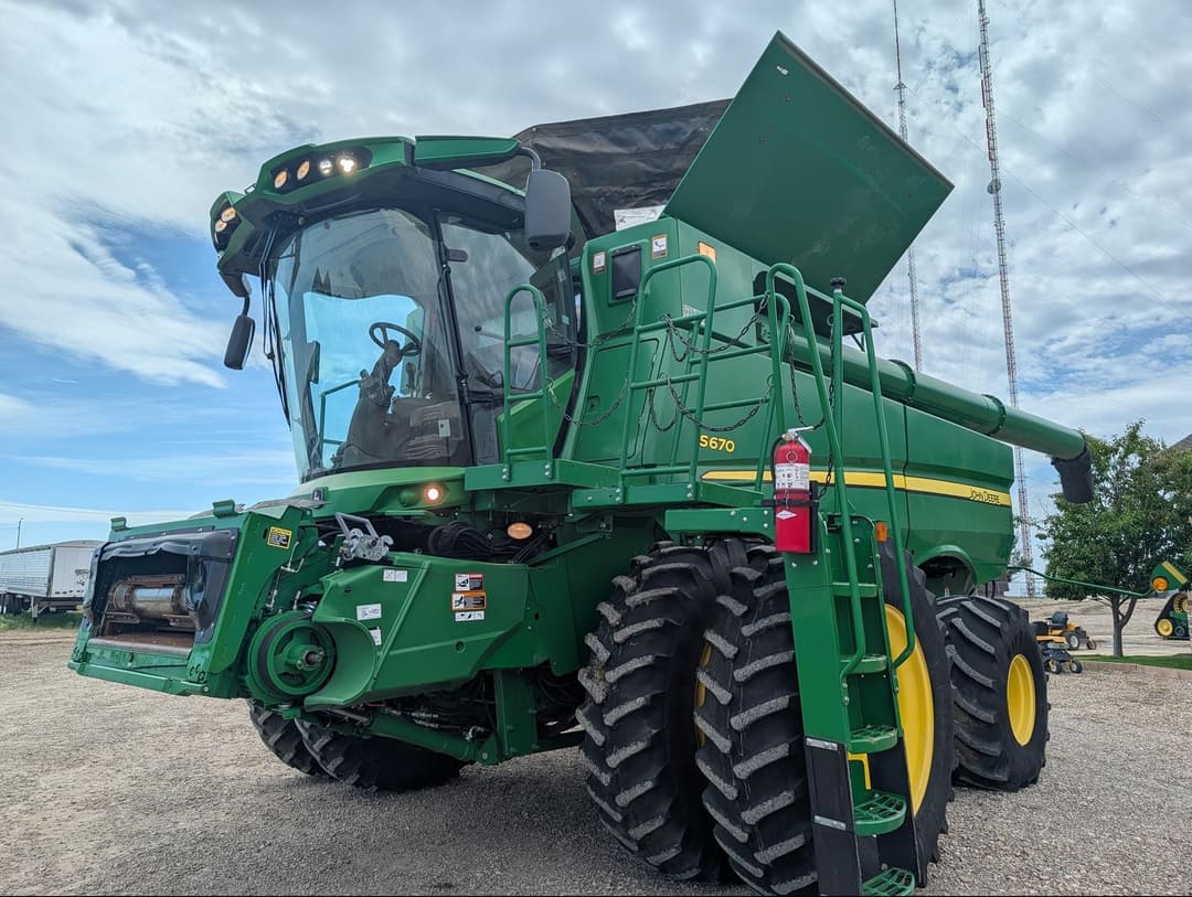 Image of John Deere S670 Primary image