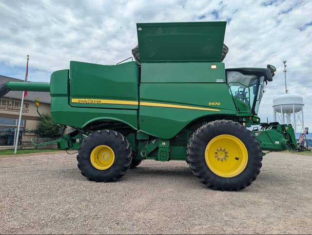 Image of John Deere S670 equipment image 3