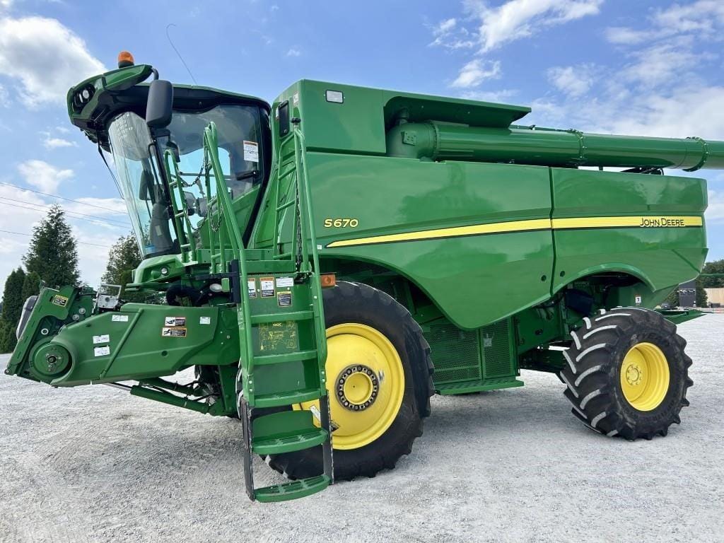 2015 John Deere S670 Equipment Image0