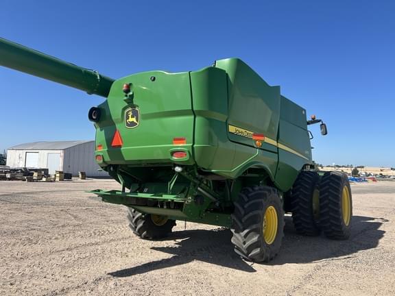 Image of John Deere S670 equipment image 4
