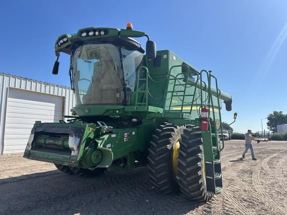 Image of John Deere S670 equipment image 1