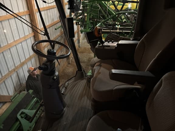 Image of John Deere S670 equipment image 1