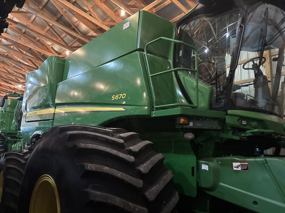 2015 John Deere S670 Equipment Image0