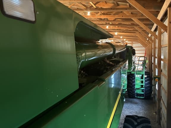 Image of John Deere S670 equipment image 2