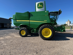 2015 John Deere S670 Image