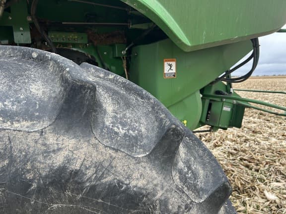 Image of John Deere S670 equipment image 2