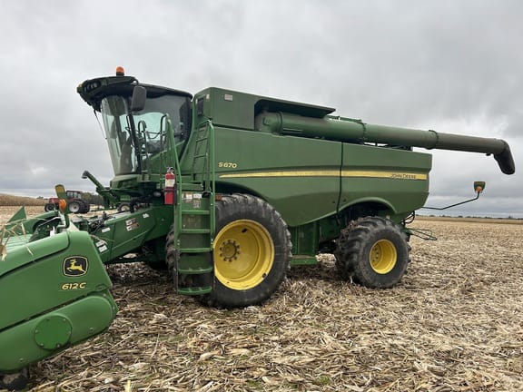 2015 John Deere S670 Equipment Image0