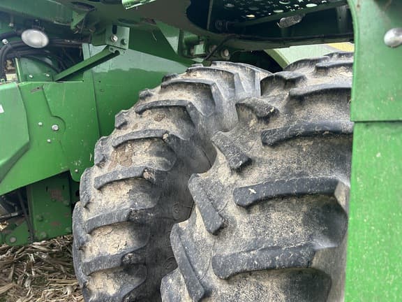 Image of John Deere S670 equipment image 1