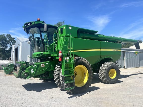 2015 John Deere S670 Equipment Image0