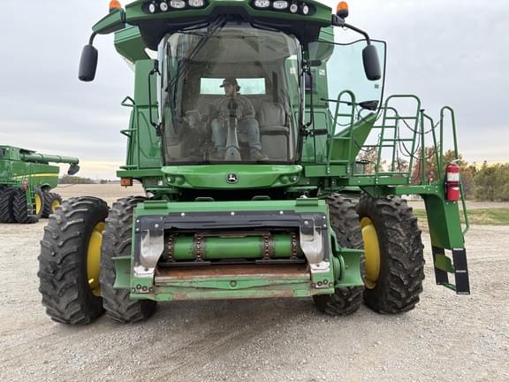 Image of John Deere S670 equipment image 1