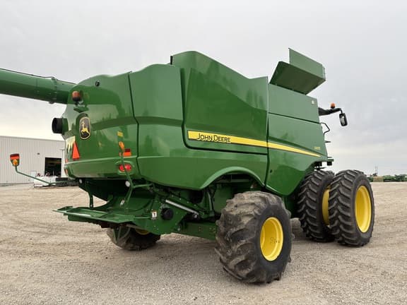 Image of John Deere S670 equipment image 4
