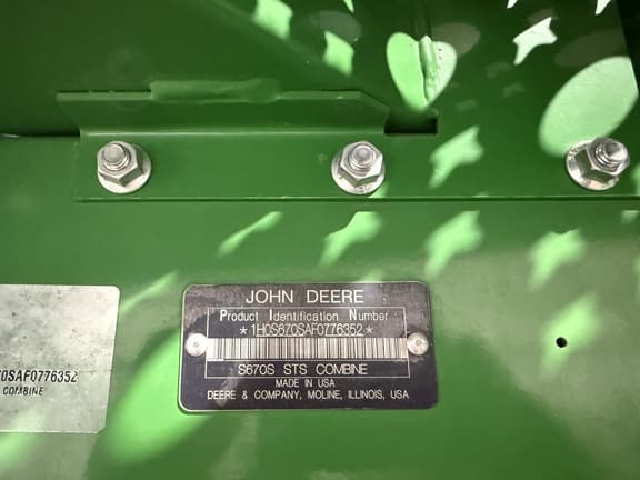 Image of John Deere S670 equipment image 1