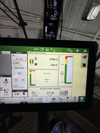 Image of John Deere S670 equipment image 2