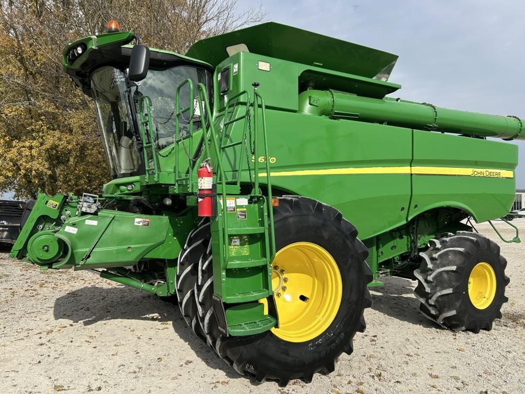 Main image John Deere S670