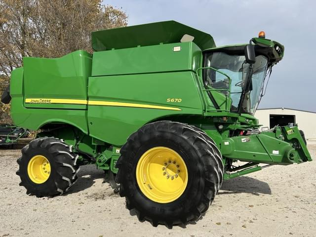 Image of John Deere S670 equipment image 1