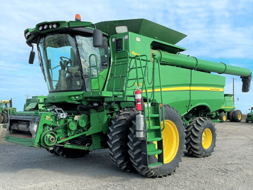 Main image John Deere S670