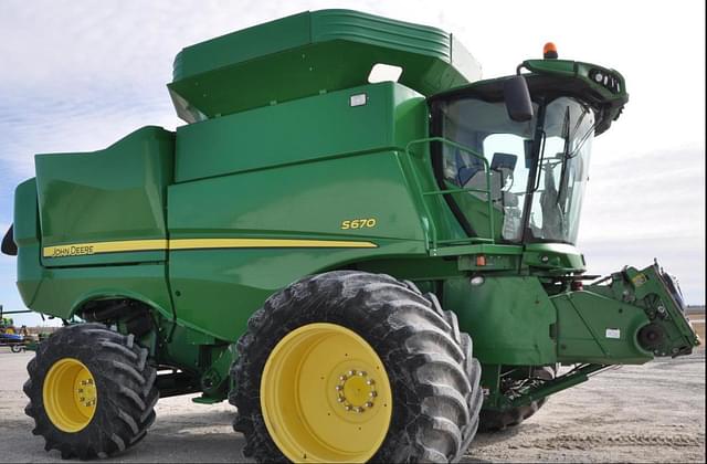 Image of John Deere S670 equipment image 2