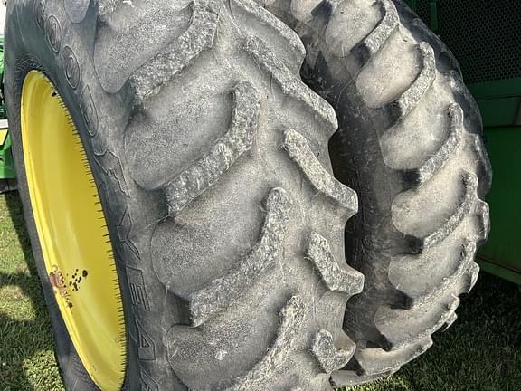 Image of John Deere S670 equipment image 4