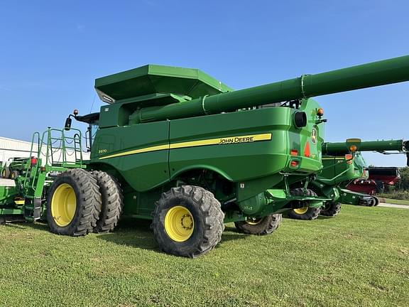 Image of John Deere S670 equipment image 1