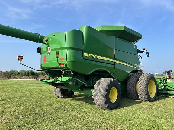 Image of John Deere S670 equipment image 2