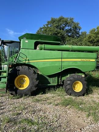 Image of John Deere S670 equipment image 2