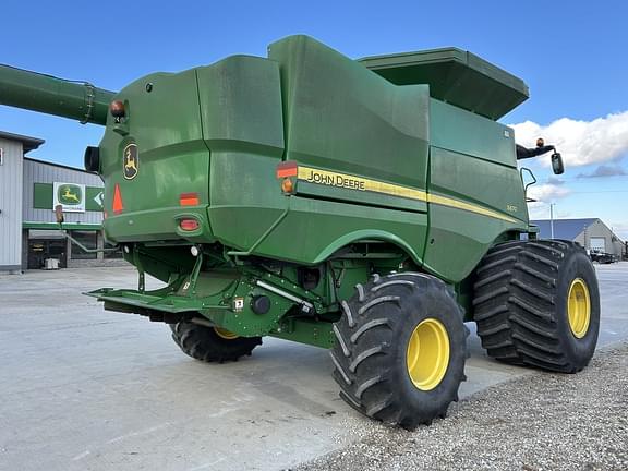 Image of John Deere S670 equipment image 2