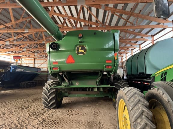 Image of John Deere S670 equipment image 2