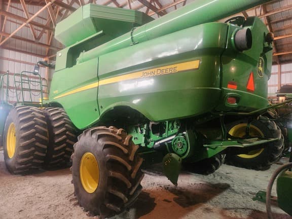 Image of John Deere S670 equipment image 2