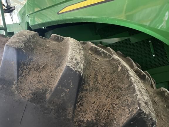 Image of John Deere S670 equipment image 3