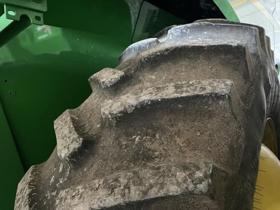 Image of John Deere S670 equipment image 2