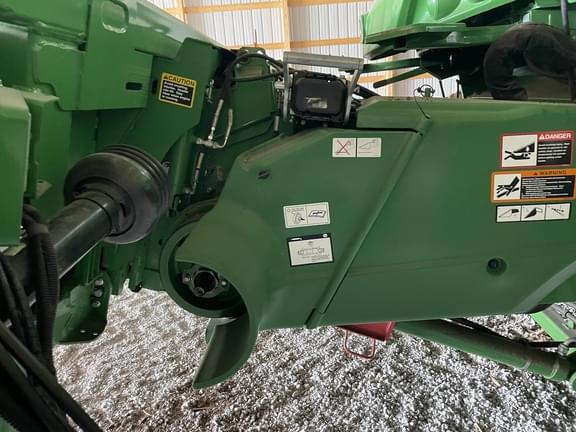 Image of John Deere S670 equipment image 1