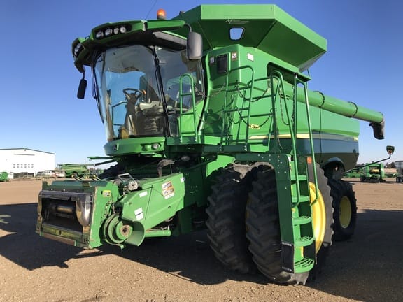 Main image John Deere S670