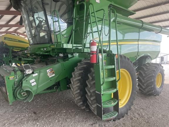 Image of John Deere S670 equipment image 3