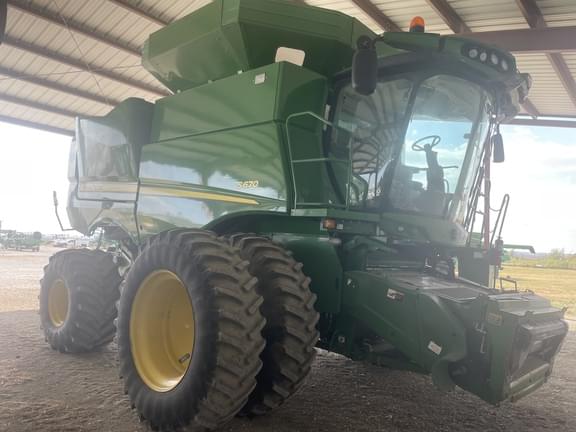 Image of John Deere S670 equipment image 2