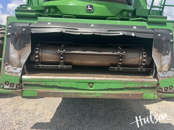 Image of John Deere S670 equipment image 4
