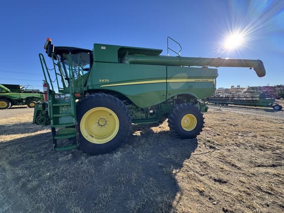 Image of John Deere S670 equipment image 2