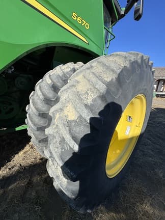 Image of John Deere S670 equipment image 4