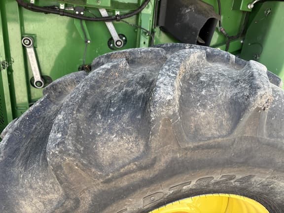 Image of John Deere S670 equipment image 4