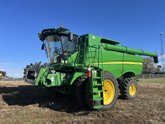 Main image John Deere S670