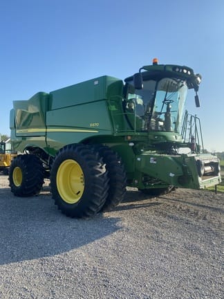 Main image John Deere S670